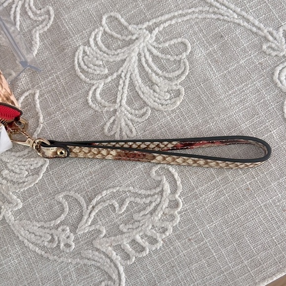 Michael Kors NWT Embossed Leather Large Travel Continental Wallet/Wristlet - Picture 8 of 16